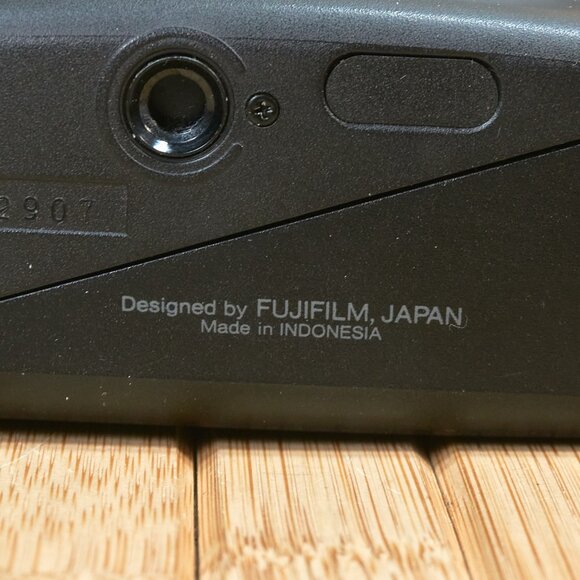 Vintage Fujifilm Discovery Autofocus 90 35mm Compact Film Camera - Picture 9 of 10